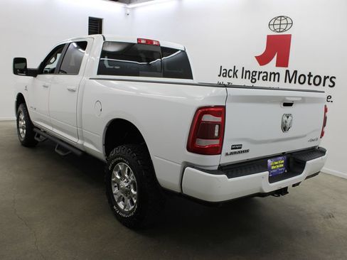 Used 2024 RAM 2500 Laramie AWD/4WD image 3