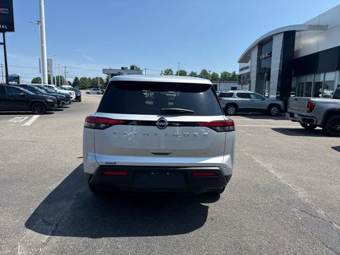 Used 2025 Nissan Pathfinder SV AWD/4WD image 4