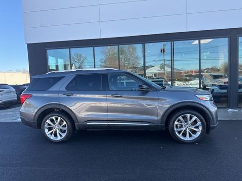 Used 2022 Ford Explorer Platinum w/ Equipment Group 601A image 2