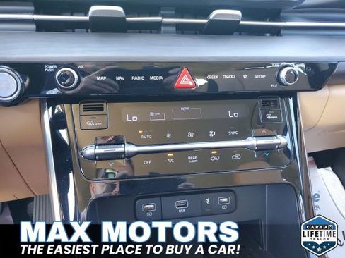 Used 2024 Kia Carnival EX FWD image 24