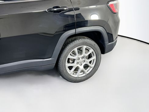 Used 2022 Jeep Compass Latitude AWD/4WD image 28