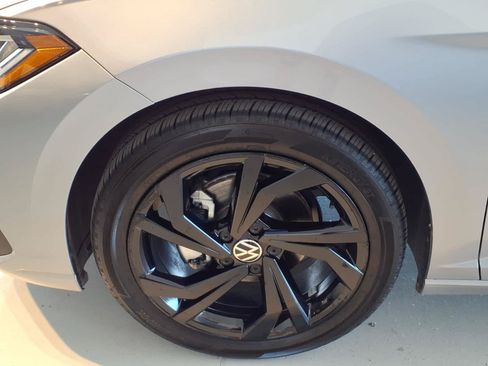 Used 2026 Volkswagen Jetta SE FWD image 8