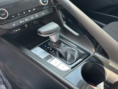 Used 2022 Hyundai Elantra Blue FWD image 21