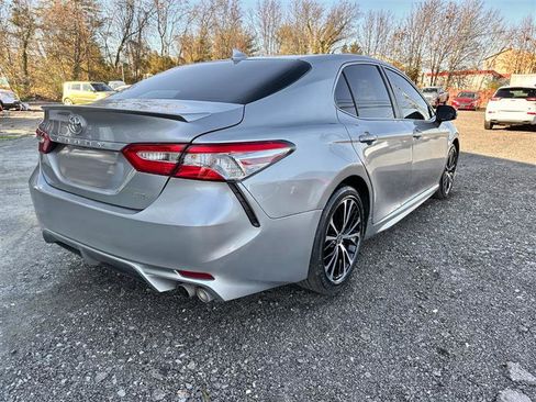 Used 2020 Toyota Camry SE image 5