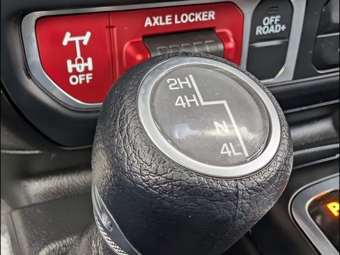 Used 2025 Jeep Wrangler Willys image 12