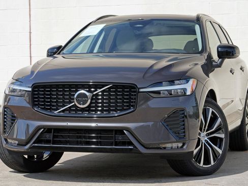 Used 2025 Volvo XC60 B5 Plus w/ Climate Package AWD/4WD image 3
