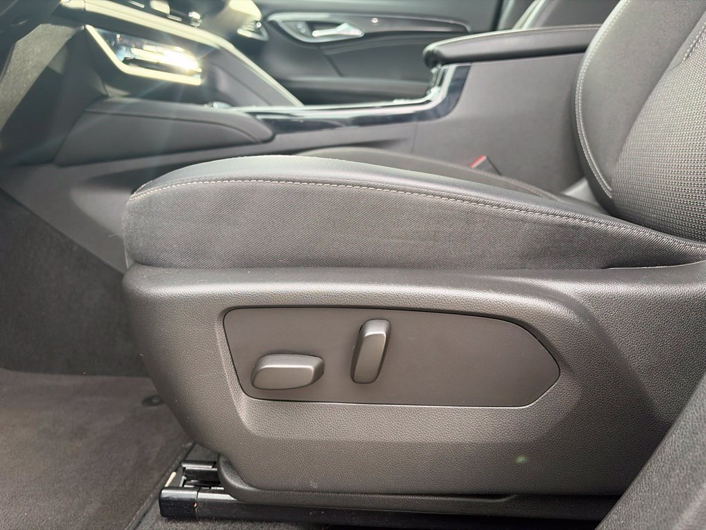 Used 2023 Buick Envision Preferred FWD image 21