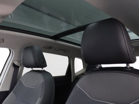 Used 2025 Volkswagen Taos SE image 11