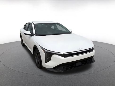 Used 2025 Kia K4 LXS FWD image 3