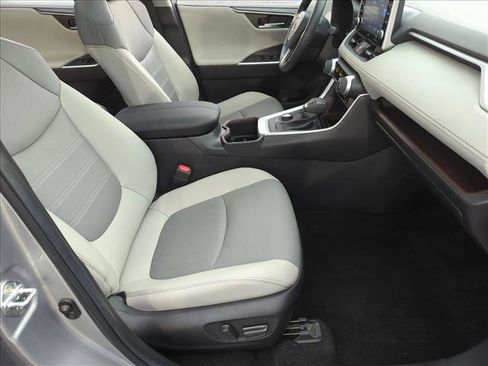 Used 2022 Toyota RAV4 Limited AWD/4WD image 21