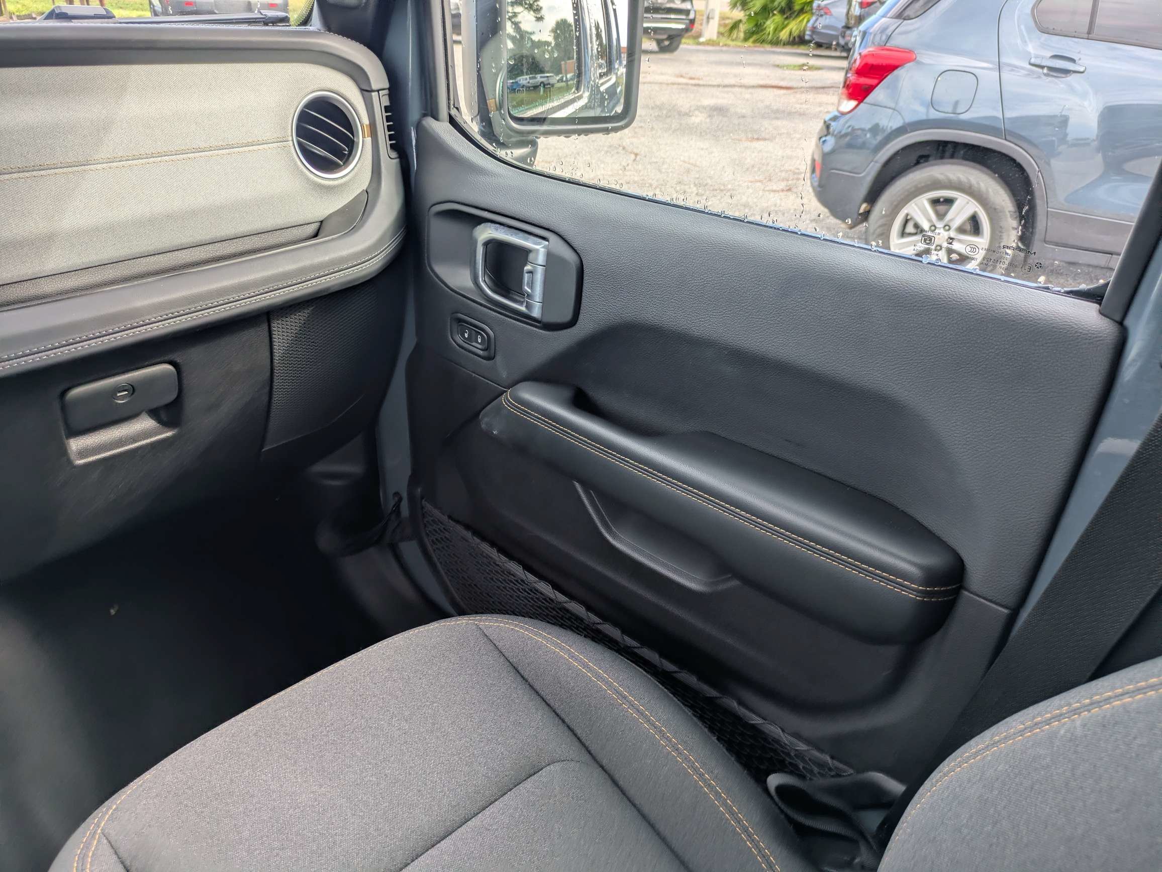 Used 2026 Jeep Wrangler Unlimited Sahara AWD/4WD image 17