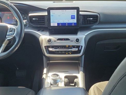 Used 2021 Ford Explorer XLT image 5