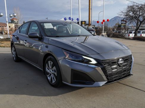 Used 2023 Nissan Altima 2.5 S image 2