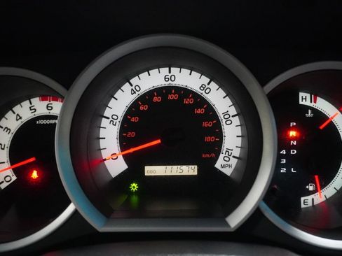 Used 2015 Toyota Tacoma 4x4 Access Cab V6 w/ TRD Sport Package image 19