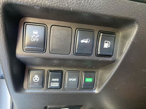 Used 2018 Nissan Rogue SV w/ Sun & Sound Touring Package AWD/4WD image 19