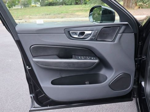 Used 2019 Volvo XC60 T5 Momentum w/ Multimedia Package image 23