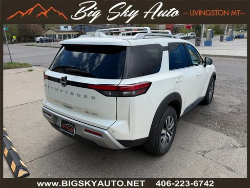 Used 2024 Nissan Pathfinder SL AWD/4WD image 7