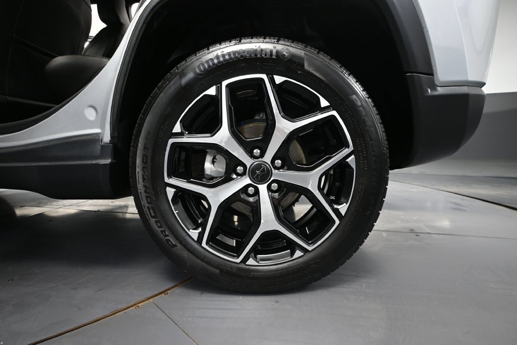 Used 2025 Jeep Compass Limited AWD/4WD image 10
