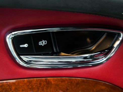 Used 2018 Bentley Mulsanne RWD image 42