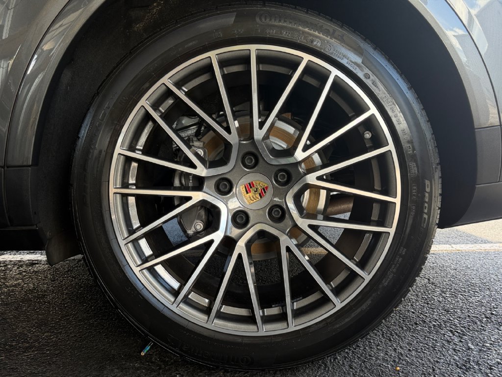 Used 2022 Porsche Cayenne AWD/4WD image 45