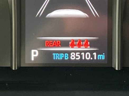 Used 2022 Toyota Venza XLE image 21