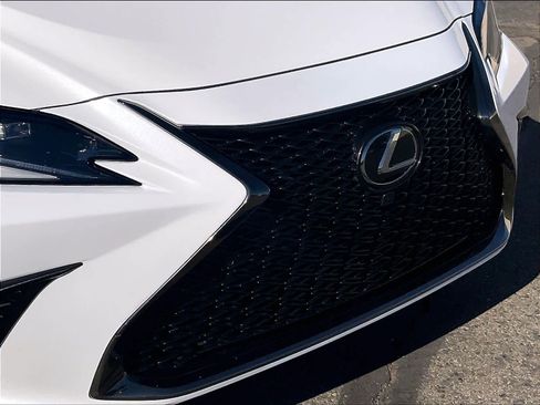 Used 2024 Lexus ES 300h F Sport image 31