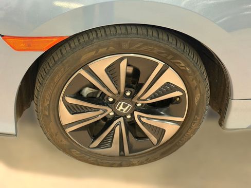 Used 2018 Honda Civic EX image 9