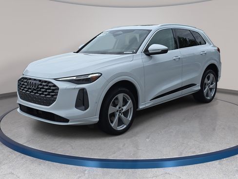 Certified 2025 Audi Q5 Premium w/ Premium Plus AWD/4WD image 1