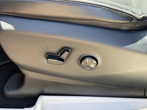 Used 2019 Chrysler Pacifica Limited w/ Advanced Safetytec Group FWD image 28