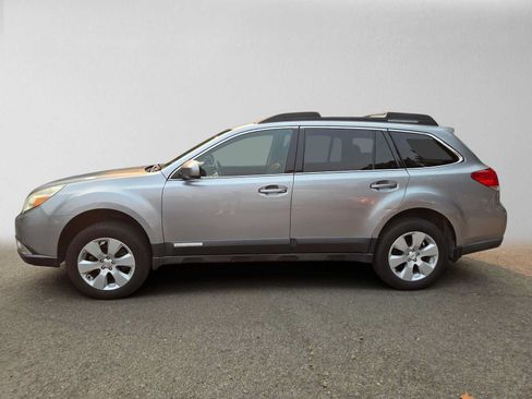 Used 2011 Subaru Outback 2.5i Premium AWD/4WD image 6