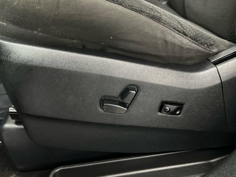 Used 2019 Dodge Grand Caravan SE FWD image 16
