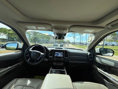 Used 2018 Ford Expedition Limited w/ Equipment Group 301A AWD/4WD image 14