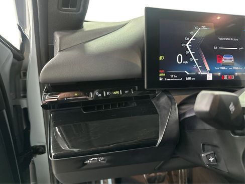 Used 2024 BMW 530i xDrive w/ M Sport Package image 19