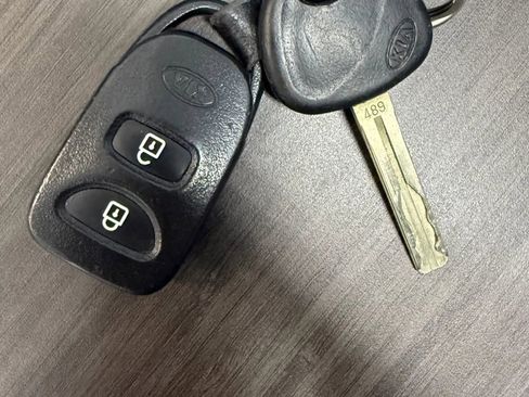 Used 2011 Kia Sorento LX w/ Convenience Pkg image 26