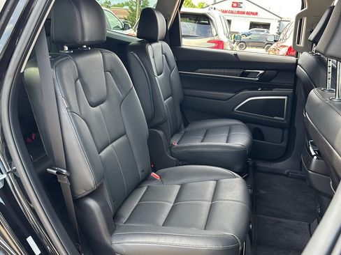 Used 2025 Kia Telluride EX w/ EX Captain's Chair Package FWD image 23