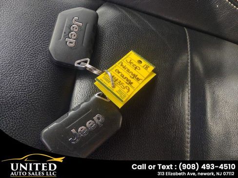 Used 2018 Jeep Wrangler Unlimited Sahara w/ Dual Top Group image 22