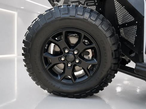 Used 2018 Jeep Wrangler Unlimited Sahara w/ Quick Order Package 24M Moab AWD/4WD image 8