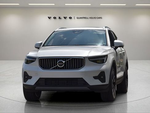 Certified 2025 Volvo XC40 B5 Ultra w/ Protection Package Premier image 9