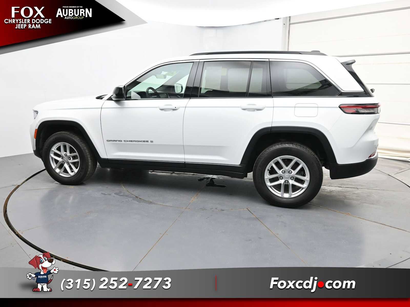 Used 2025 Jeep Grand Cherokee Laredo X w/ Luxury Tech Group I AWD/4WD image 19