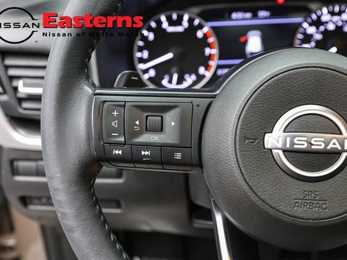 Used 2024 Nissan Rogue SV w/ SV Premium Package FWD image 15