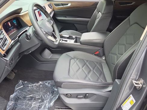 Used 2024 Volkswagen Atlas SE FWD image 11