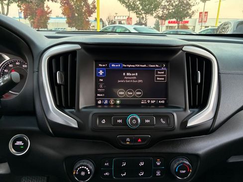 Used 2024 GMC Terrain SLE image 21