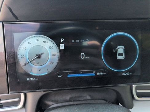 Used 2025 Hyundai Elantra Limited FWD image 16
