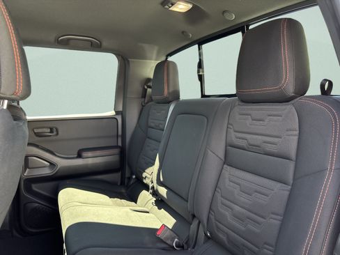 Used 2026 Nissan Frontier PRO-4X AWD/4WD image 14