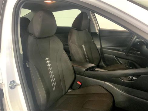 Used 2025 Hyundai Elantra SEL FWD image 7