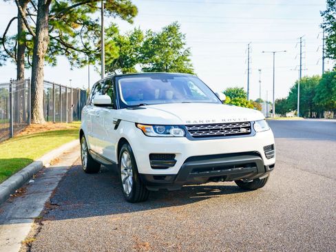 Used 2016 Land Rover Range Rover Sport SE image 4