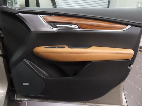 Used 2023 Cadillac XT5 Premium Luxury image 14