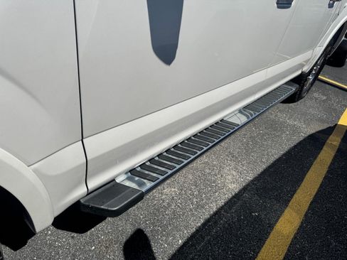 Used 2019 Ford F150 Lariat w/ Equipment Group 502A Luxury AWD/4WD image 8