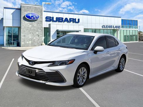 Used 2023 Toyota Camry LE FWD image 3