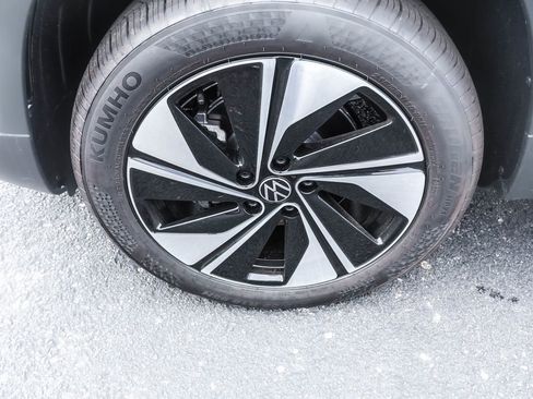 Used 2025 Volkswagen Taos SE image 14